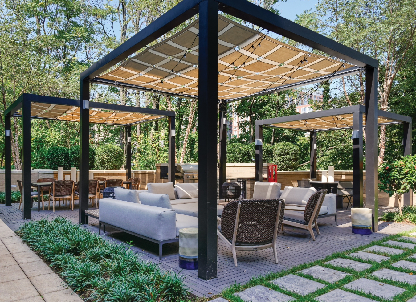 Avery Row Apartments - Arlington, VA - Outdoor Lounge Patio