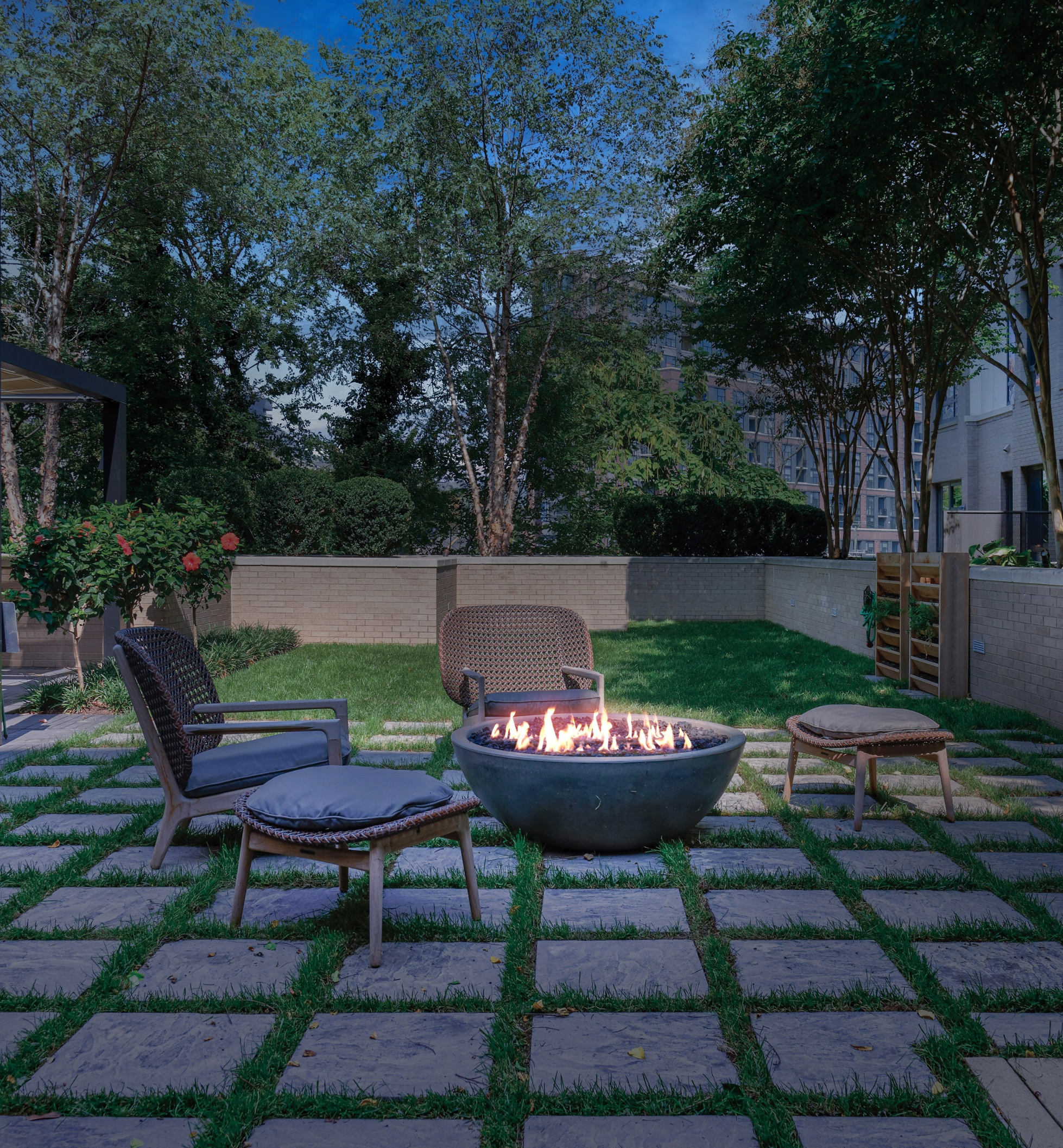 Avery Row Apartments - Arlington, VA - Outdoor Lounge Patio